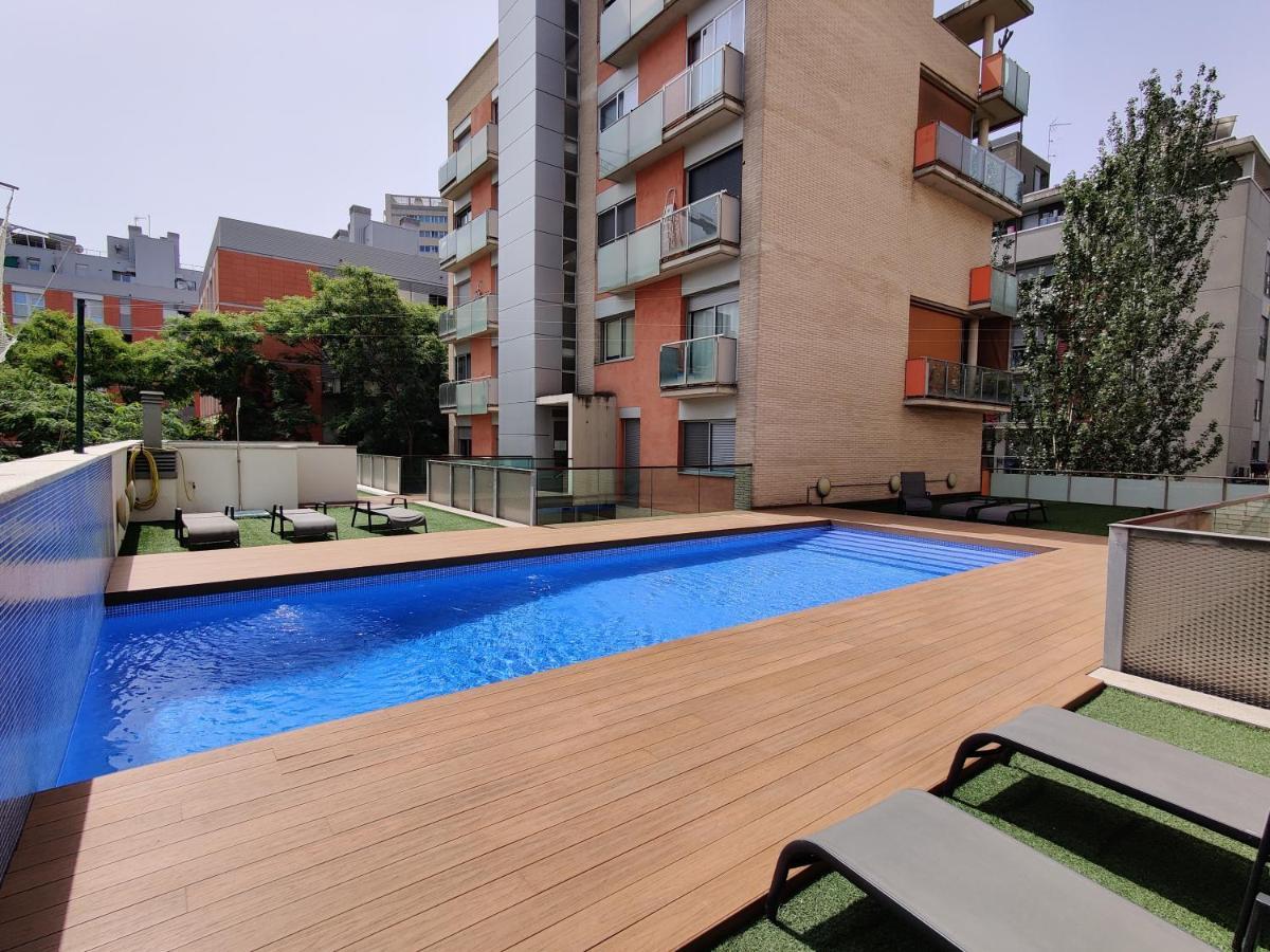 Large Terrace Luxury Apartment Сан-Адриан-де-Бесос Экстерьер фото